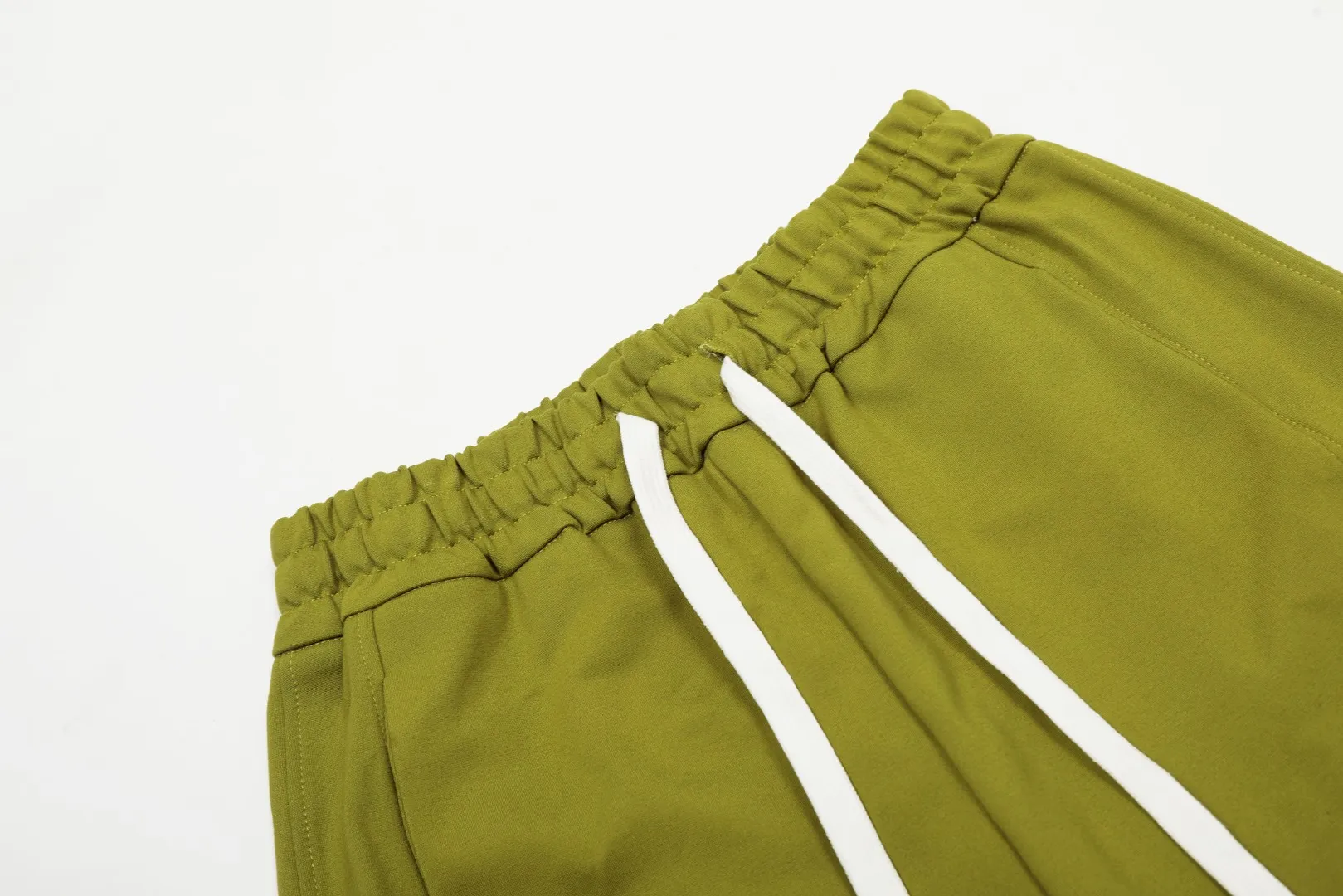 🅿️250 "Top quality" Style number: T7002# [Ralph Lauren solid color pony embroidered logo simple casual wide-leg trousers] ✅Ralph Lauren classic basic versatile unisex wide-leg spliced couple straight trousers ✅Brocade and cotton Roman cloth splicing technology ✅The version is restored to the original single The maximum size can be worn up to 170 pounds Loose, comfortable and stress-free ✅The upper body is simple and easy to match ootd must-have Good-looking clothes are never chosen by anyone. A must-have in couples’ wardrobes. Size: S-XL. Color: floral gray, black, yellow, and fruit green.